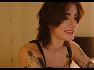 girl
        aynmarie cam image #832410