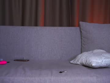 girl
        zoey_stonerr cam image #1388068