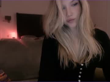 girl
        bitter_moon cam image #306734