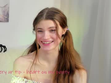 girl
        hello_vivienne cam image #5337715