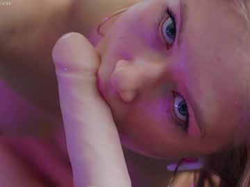 girl
        alexandra_demore cam image #6756626