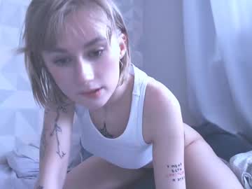 girl
        love_freya cam image #1237428