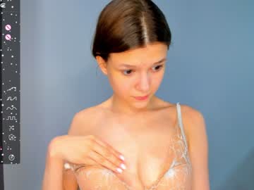 girl
        edytcorson cam image #4650655