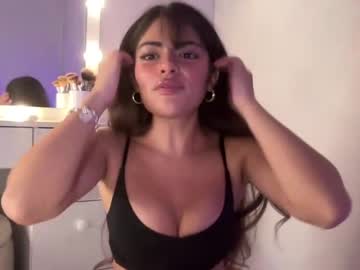 girl
        poutyselena cam image #4336484