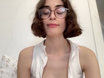 girl
        wonderland_stia cam image #5091525