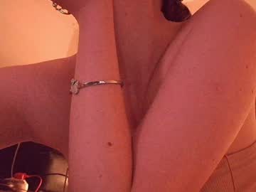girl
        lilamytee1 cam image #4945036