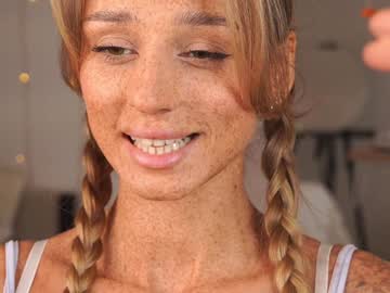 girl
        artease cam image #5636867