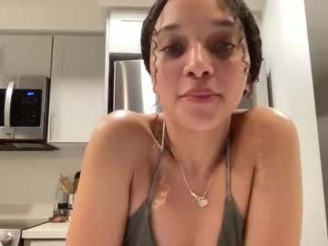girl
        ittybity115598 cam image #674558