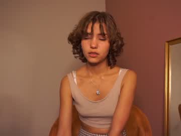 girl
        lenaelisabeth cam image #2992570