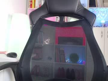 girl
        motorboat_me cam image #1107324