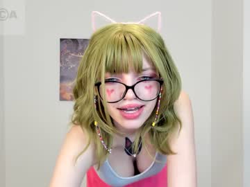 girl
        lisa_milkis cam image #439837