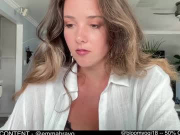 girl
        bloomyogi cam image #4687972