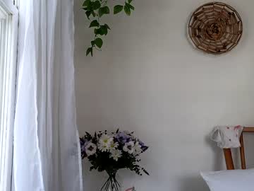 girl
        littlegreekflower cam image #2288078