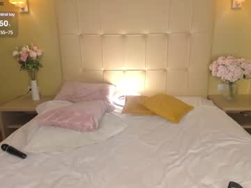 girl
        hollyylee cam image #6550515