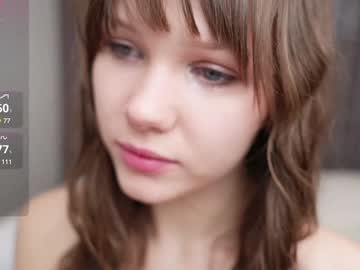 girl
        little_lola18 cam image #5074019