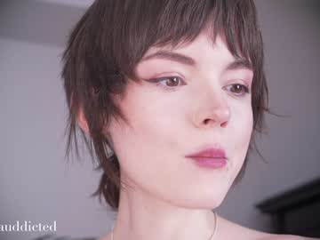 girl
        auddicted cam image #1974712