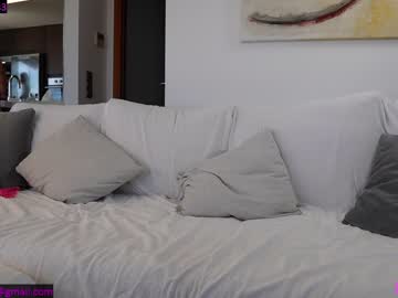 couple
        lucycums cam image #1344802