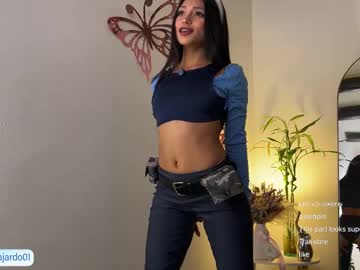 girl
        sweet_littleee cam image #6190329