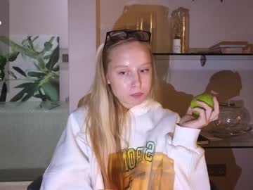 girl
        callme_star cam image #2969976