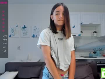 girl
        karalyons cam image #2133471