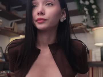 girl
        riskyproject cam image #5415452