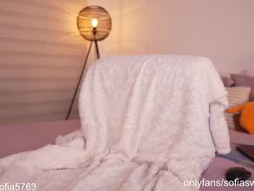 girl
        sweetsthep22 cam image #5404993