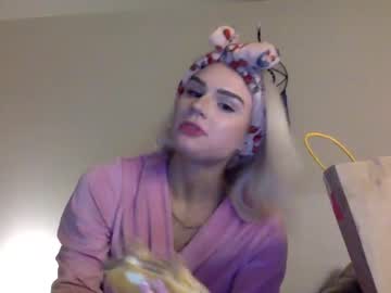 girl
        firebrookey cam image #1451008