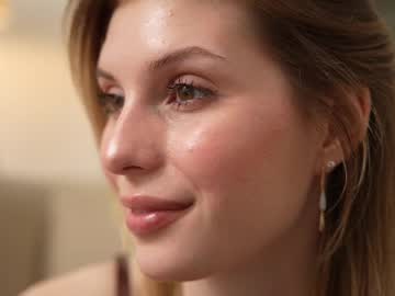 girl
        refined_style cam image #6773325