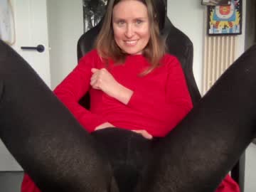 girl
        eatmypie69 cam image #3614668
