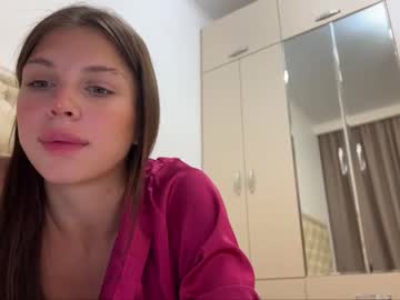 girl
        vivianna_mu cam image #1965381