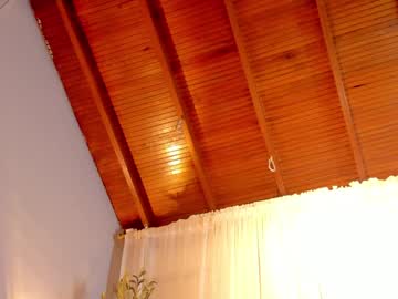 girl
        little_effy18 cam image #4270615