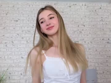 girl
        lorahastey cam image #4268236