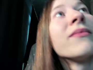 girl
        courtney_luv cam image #6237359