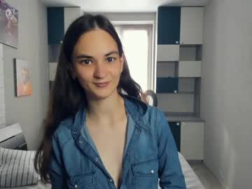 girl
        intoursoui cam image #4899579