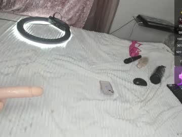 girl
        little_angell_ cam image #2257179