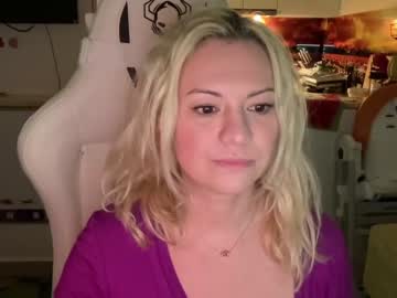 girl
        kiradivine cam image #1002179