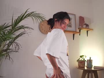 girl
        urcutelinda cam image #4149532