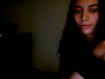 girl
        breezy6908 cam image #335408