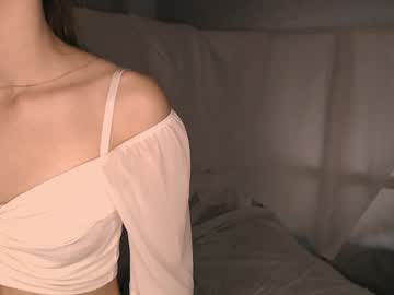 girl
        ririazeliaa cam image #5202132