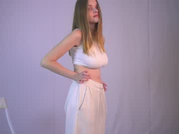 girl
        lover_chill cam image #2964915