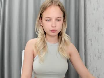 girl
        tenderness_18 cam image #6781605