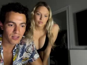 couple
        chulo33333 cam image #3896661