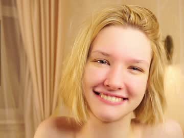 girl
        randiheart cam image #3891371