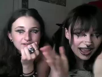 girl
        kiss4p cam image #4495726