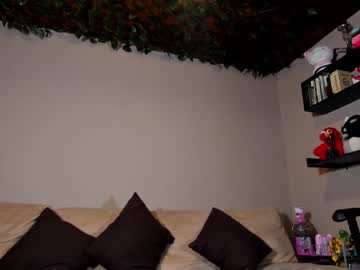 girl
        maryberrygh_ cam image #693690