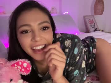 girl
        keirasworld cam image #6770647