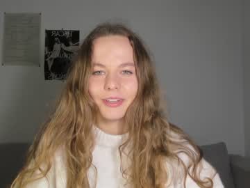girl
        evalalala cam image #680801