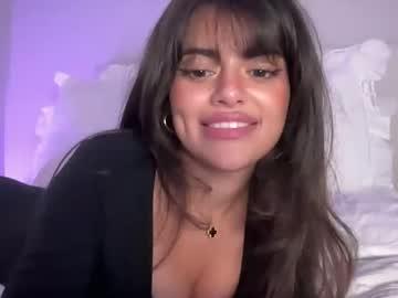 girl
        poutyselena cam image #5389896
