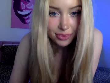 girl
        tastytilly cam image #1536968