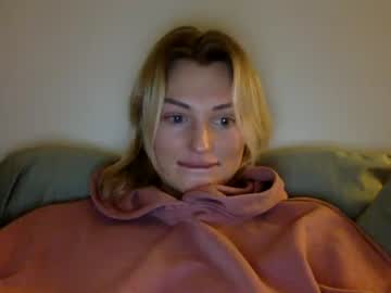 girl
        irisquin cam image #1027029